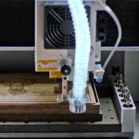 Makera Carvera – integrierte Absaugung