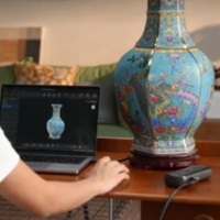 Revopoint Range 3 verwendet während des 3D-Scans die geometrische Merkmalsverfolgung
